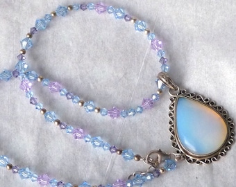 Vackert Swarovski-kristallhalsband med stort lysande opalithänge i sterlingsilver - ljusblå lavendel - Mors dag-present