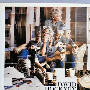 May include: A collage of images featuring David Hockney, a British artist, with the text "DAVID HOCKNEY fotógrafo" at the bottom. The collage includes images of Hockney in a room with other people, as well as close-up shots of his face.