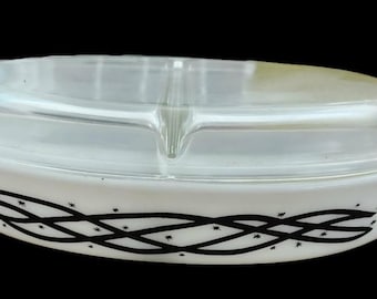 1950s Pyrex Barbed Wire Divided Oval Casserole Dish with Lid, 1.5 Qt 063 945, Vintage White Black Star Design MCM Mid Century Modern Serving