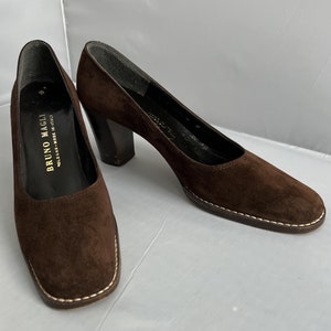Vintage Women's Bruno Magli Classic Brown Suede Pumps, Round Toe, Leather Soles, Stacked Leather Heels, Made in Italy, 7 SS Extra Narrow