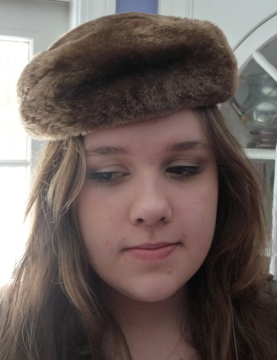 Chic Women's 1950s Brown Fur Beret - Peck & Peck N