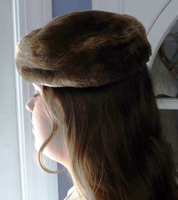 Womens Mid Century Sheared Beaver Beret, Classic 1950s Brown  display picture 1
