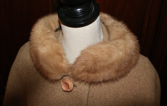 Women's Petite 1960s Blonde Mink Collar Wool Bouc… - image 7