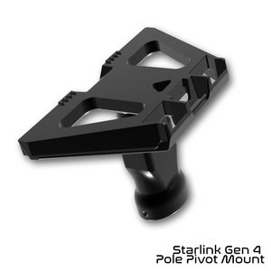 Könnte beinhalten: Ein schwarzer Starlink Gen 4 Pole Pivot Mount. Die Halterung hat eine dreieckige Oberseite mit einer Reihe kleiner Zähne am Rand. Der Sockel ist zylindrisch. Der Text "Starlink Gen 4 Pole Pivot Mount" befindet sich unten.