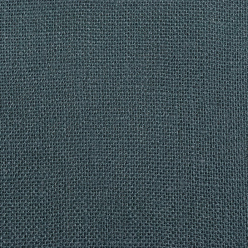 Puede incluir: Primer plano de una tela tejida azul oscuro con una superficie texturizada.
