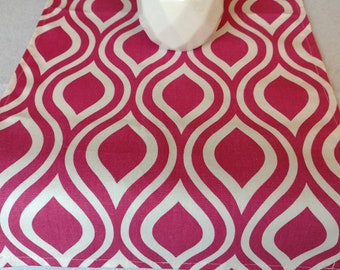 FUCHSIA GEOMETRIC TABLE Linens--last ones--runner, napkins, hot pink,candy pink and White Oval Print