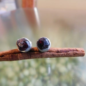 Garnet crystal silver stud earrings