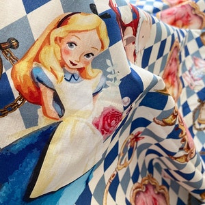 5209 - Alice In Wonderland (in large sizes) Cotton Fabric - 43 Inch (Width) x 1/2 Yard (Length)