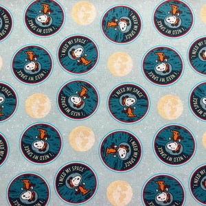 6188 - Tela de algodón con diseño de Snoopy, astronauta, viaje espacial y aterrizaje lunar - 43 pulgadas (ancho) x 1/2 yarda (largo)