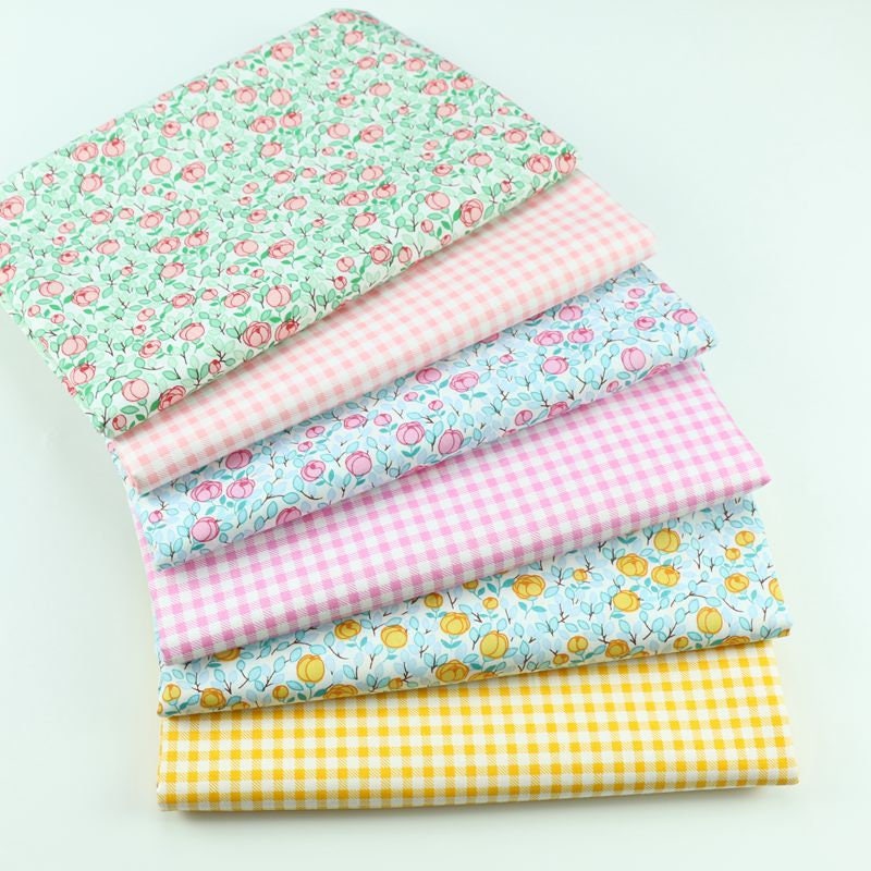5906 - Kawaii Small Flower Floral Bud & Gingham Cotton Fabric - 62 Inch (Width) x 1/2 Yard (Length)