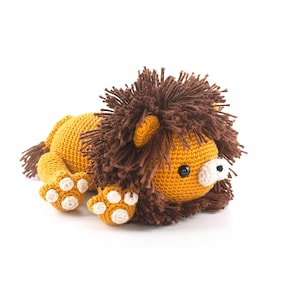 Louie the Lion Amigurumi toy Crochet pattern downloadable PDF for beginners