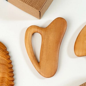 Masajeador de madera Gua Sha para rostro y cuello, regalo único, regalo personalizado para esposa, herramientas faciales Gua Sha, herramienta de masaje raspador, regalo para el cuidado de la piel