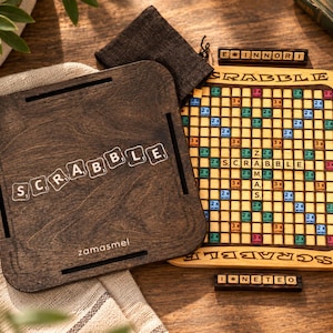 Personligt träspel Scrabble, handgjort specialdesignat Scrabble-bräde, familjespelkväll, årsdags- eller inflyttningspresent