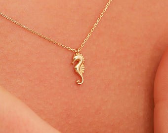 14K Gold Seahorse Necklace, 14K Solid Gold Animal Necklace, Minimalist Seahorse Pendant, Dainty initial Seahorse Pendant, Summer Jewelry