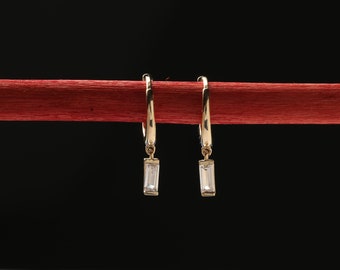 Orecchini baguette in oro 14 carati, orecchini baguette con iniziali delicate, orecchini anniversario in oro massiccio 14 carati, orecchini baguette minimalisti in oro 14 carati