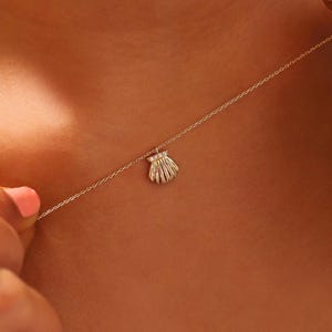 Shell Necklace, 14K Solid Gold Shell Necklace, Minimalist Shell Pendant, Dainty initial Oyster Pendant, Christmas Gift, Great Gift For Her