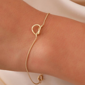 Winziger Knoten Armband, 14K Solid Gold Knot Armband, Zierliches einzigartiges Liebesarmband, Handgemachtes 14K Gold Knot Armband, tolles Geschenk für Sie