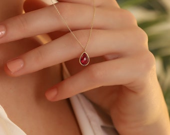 Collana con rubino in oro 14 carati, collana minimalista con rubino, collana da sposa in oro massiccio 14 carati, grazioso ciondolo iniziale con rubino, collana a goccia