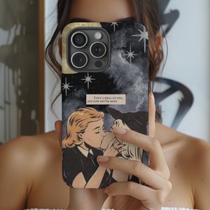Hot Halloween Lesbian Witch Aesthetic telefoonhoesje, jaargang halloween telefoonhoesje, pop-art iPhone 15, 14, 13, 12 hoesje, Samsung s24, s23, s22 hoesje