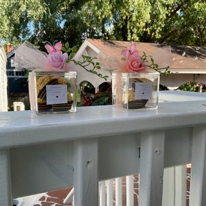 Wedding favors-Flower favors-Bridal/Baby shower favors-Birthday party favors-Acrylic box-Candy box- Jewelry Box