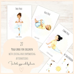 Puede incluir: Juego de 27 tarjetas de yoga para niños, con ilustraciones de varias posturas de yoga como la postura del árbol, la postura del abrazo y la postura de la cobra. Cada tarjeta incluye una afirmación como "Soy fuerte" o "Soy amado". Las tarjetas están diseñadas con colores pastel.