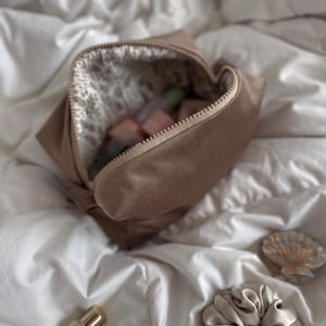 Cosmetic bag, Travel Makeup Bag, Cosmetic Pouch, Toiletry Organizer for Women, Makeup Bag, Zipper Pouch, Everyday Cosmetic Case, muslin