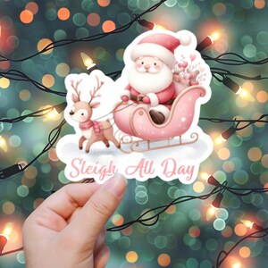 Trenó o dia todo | Adesivo ou ímã | Adesivo à prova d'água, ímã de geladeira, laptop, garrafa d'água, Kindle, inverno, Natal, Papai Noel, rena