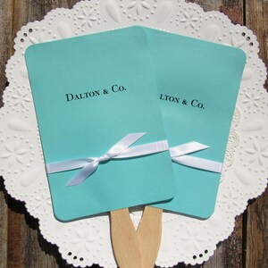 Aqua Wedding Fans: Personalized Elegant Favors with Ribbon Bild 4