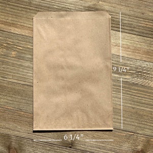 K&ouml;nnte beinhalten: Eine braune Papiert&uuml;te mit den Ma&szlig;en 16 cm Breite und 24 cm H&ouml;he.