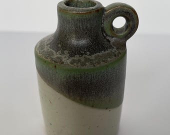 Jarra de cerámica japonesa vintage en miniatura