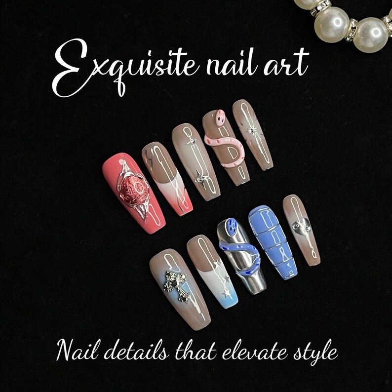 Serpent Sanctuary: luxe 3D-nagels met blauwe slang en zilveren kruis afbeelding 5