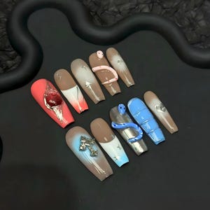Serpent Sanctuary: luxe 3D-nagels met blauwe slang en zilveren kruis afbeelding 1