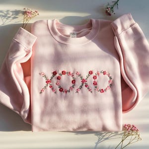 XOXO Embroidered Crewneck Sweatshirt, Valentines Day Gifts, Galentine Custom Crewneck Sweatshirt, Valentine XOXO Sweater