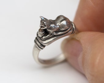Cat with Urn Ring, Pet Loss Cremains Ring, Hand Carved Animal Jewelry, Rainbow Bridge Gift, Memorial Mourning Ring, Good Death