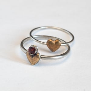 Pequeño anillo de corazón, con o sin piedra preciosa