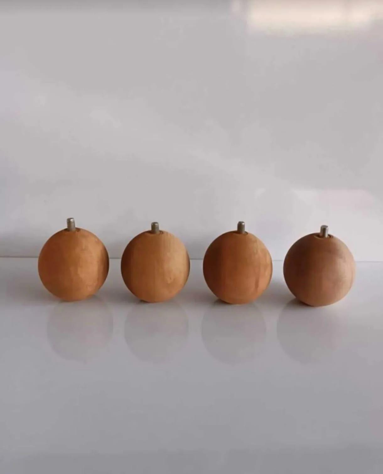 Pieds boule en bois, pied de meuble en bois de hêtre, pied boule en bois, pieds de meuble, pied en bois durable, pied de meuble fait main, pieds de ca