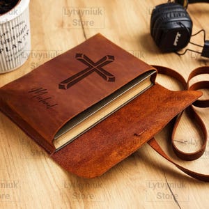 Manchon de bible en cuir pour hommes, étui de bible en cuir pour hommes, manchon de couverture de bible gravé, couverture de bible de nom, manchon de bible d'emballage, cadeaux chrétiens pour hommes