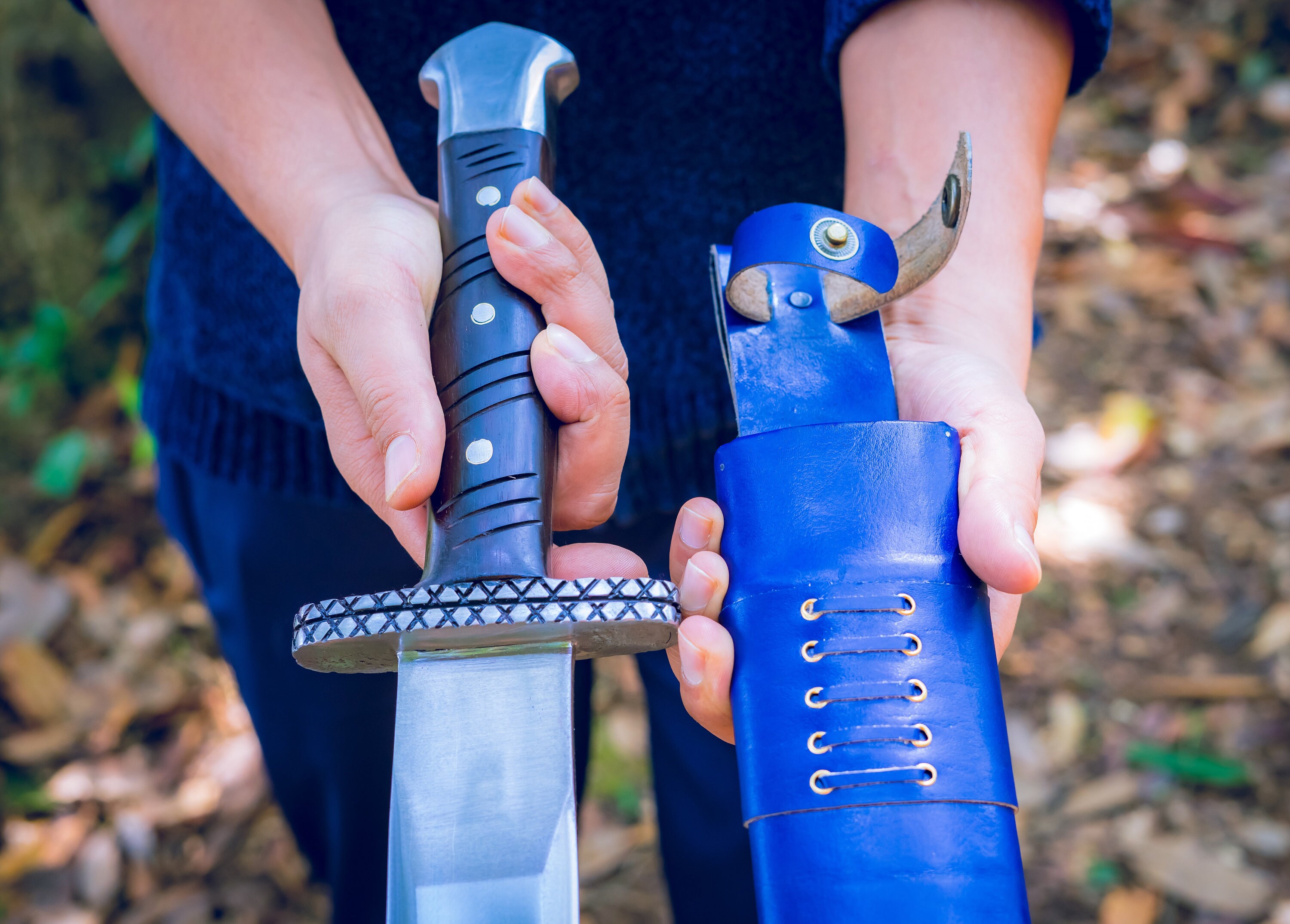 25 Inch Custom Viking Hand Forged Survival Full Tang Sword, Balanced Water Tempered Sharpen knife, Carbon Steel, Ready To Use