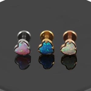 Clou de cartilage en titane avec petit coeur d'opale - Piercing d'oreille fileté à l'intérieur 16G (1,2 mm) Titane/PVD or/PVD or rose - Barre de 6 mm