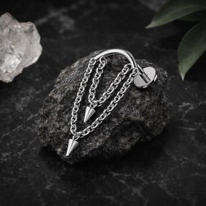 Doppelte Kette mit Kegel Threadless Push-Fit Flat Back Tragus, Helix & Knorpel Stud | G23 Grade Titan | Mehrere Größen und Farben