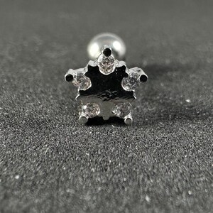 Piercing em forma de estrela com microcravação em zircônia cúbica para tragus, hélice e cartilagem | Aço cirúrgico 316L | 16G (1,2 mm) | Joia elegante para piercings | Presente para ela