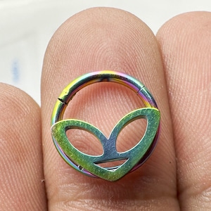 316L サージカル スチール エイリアン セグメント クリッカー リング - 16G (1.2 mm) セプタム ピアス - 複数の直径サイズとアルマイト加工色をご用意