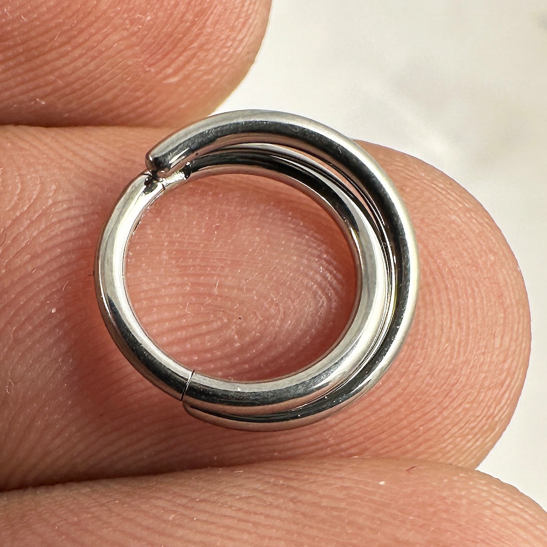 Anello a scatto con segmento intrecciato a doppia fila in acciaio