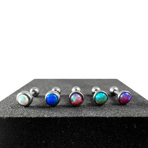 Sertie d'opale sertie de bijoux en tragus, hélice et cartilage | Acier chirurgical 316L | 16G (1,2 mm) | Opale multicolore