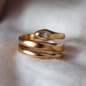 gold band ring