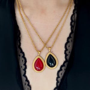Vintage Teardrop Pendant Necklace: Red & Black Gemstone, Gold Rope Chain