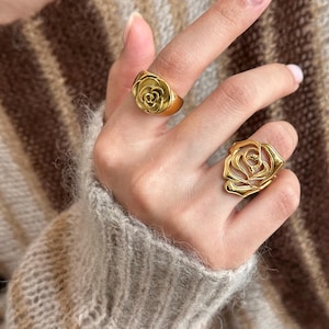 Justerbar ring i grovt guld med rosor: Smycken i rostfritt stål med statementblommor