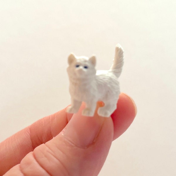 Mini White Cat for Fairy Garden Pocket Pet Dollhouse Terrarium