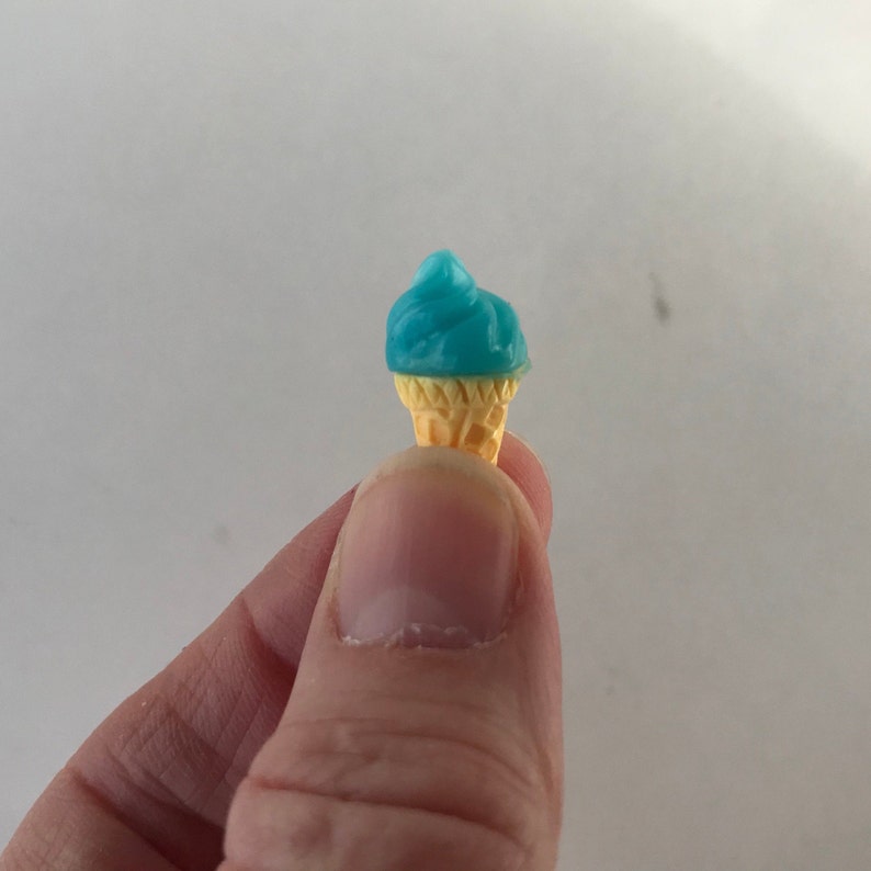 Miniature Ice Cream Cone Dollhouse Food Fairy Garden Dessert Resin Craft set of 3