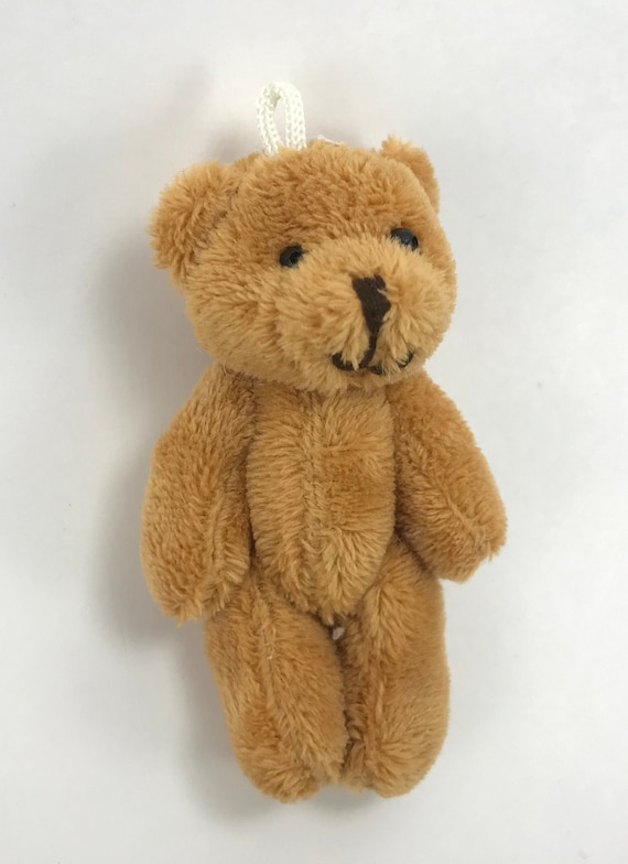 Projet artisanal de mini ours en peluche avec accessoire de 